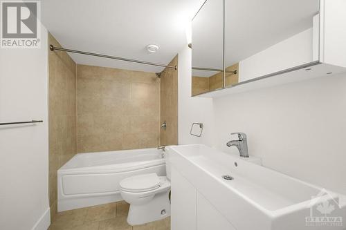 136 Montauk Private, Ottawa, ON - Indoor Photo Showing Bathroom