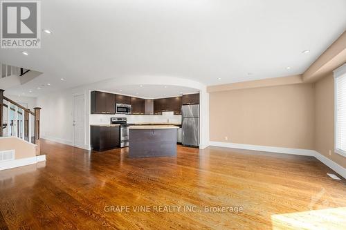 136 Montauk, Ottawa, ON - Indoor Photo Showing Kitchen