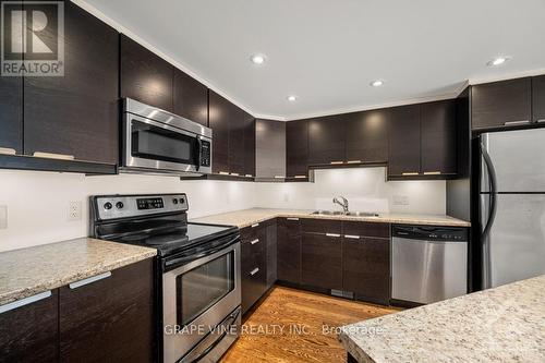 136 Montauk, Ottawa, ON - Indoor Photo Showing Kitchen With Double Sink With Upgraded Kitchen