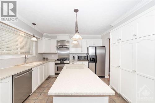 32 Ellisson Way, Ottawa, ON - Indoor Photo Showing Kitchen With Stainless Steel Kitchen