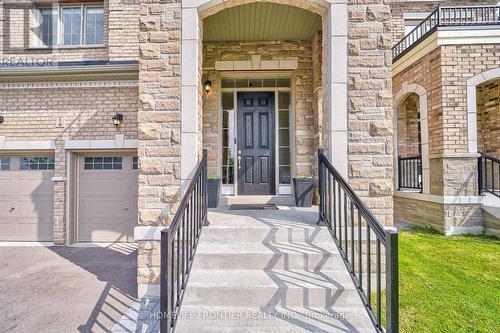 6 Clara May Avenue, East Gwillimbury, ON - Outdoor With Facade