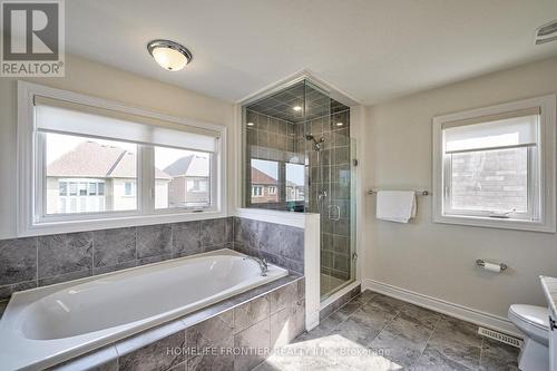 6 Clara May Avenue, East Gwillimbury, ON - Indoor Photo Showing Bathroom