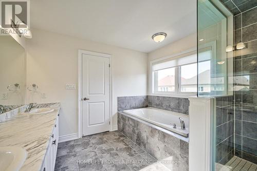 6 Clara May Avenue, East Gwillimbury, ON - Indoor Photo Showing Bathroom