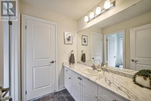 6 Clara May Avenue, East Gwillimbury, ON - Indoor Photo Showing Bathroom