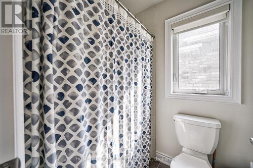 6 Clara May Avenue, East Gwillimbury, ON - Indoor Photo Showing Bathroom