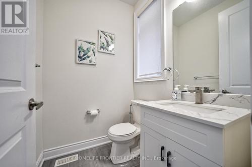 6 Clara May Avenue, East Gwillimbury, ON - Indoor Photo Showing Bathroom