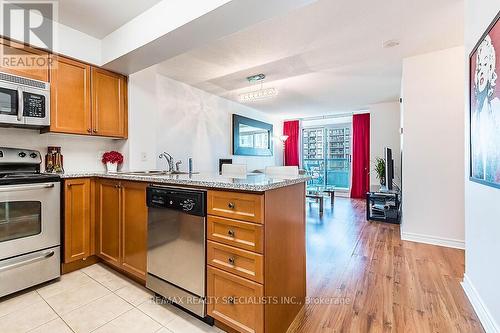 1703 - 335 Rathburn Road W, Mississauga (City Centre), ON - Indoor Photo Showing Kitchen