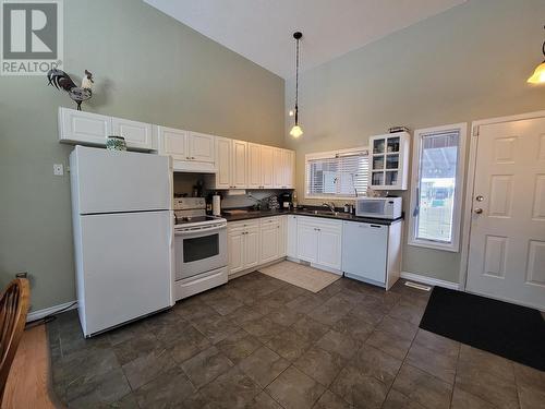 15 486 Quatsino Boulevard, Kitimat, BC - Indoor Photo Showing Kitchen