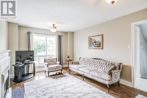 155 Mapes Avenue, Vaughan (West Woodbridge), ON - Indoor Photo Showing Living Room