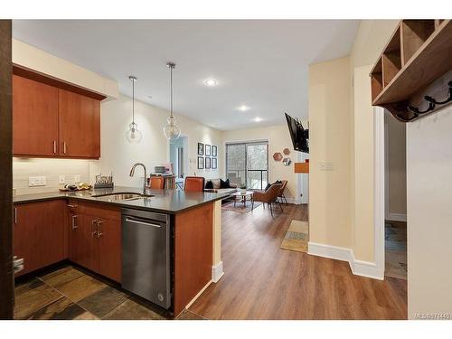 317-1335 Bear Mountain Pkwy, Langford, BC - Indoor Photo Showing Kitchen