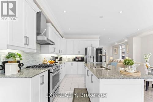 52 Titan Trail, Markham (Cedarwood), ON - Indoor Photo Showing Kitchen With Double Sink With Upgraded Kitchen