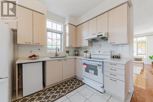 24 Crawford Street, Markham (Berczy), ON - Indoor Photo Showing Kitchen