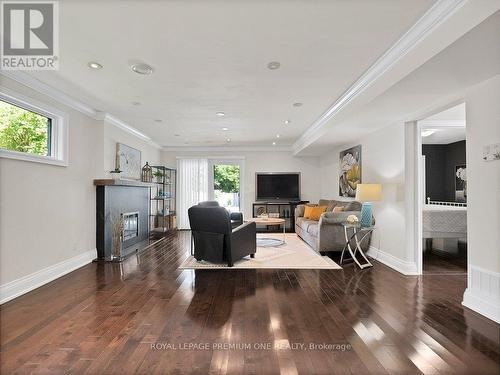 36 Simcoe Street, Caledon, ON - Indoor Photo Showing Living Room