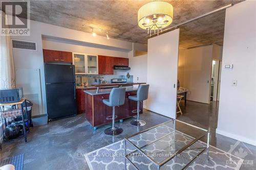 501 - 383 Cumberland Street, Ottawa, ON - Indoor Photo Showing Kitchen