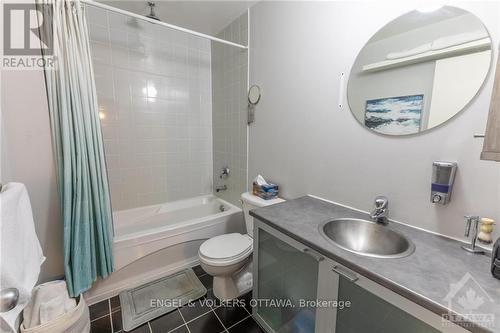 501 - 383 Cumberland Street, Ottawa, ON - Indoor Photo Showing Bathroom