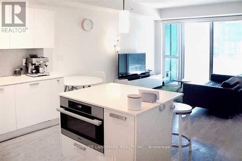 704 - 9 Bogert Avenue, Toronto, ON - Indoor Photo Showing Kitchen