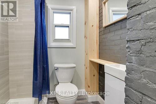 337 Boler Road, London, ON - Indoor Photo Showing Bathroom