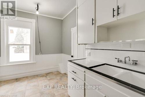 337 Boler Road, London, ON - Indoor Photo Showing Kitchen