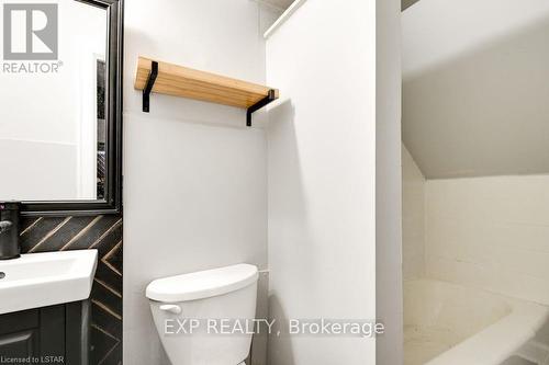 337 Boler Road, London, ON - Indoor Photo Showing Bathroom