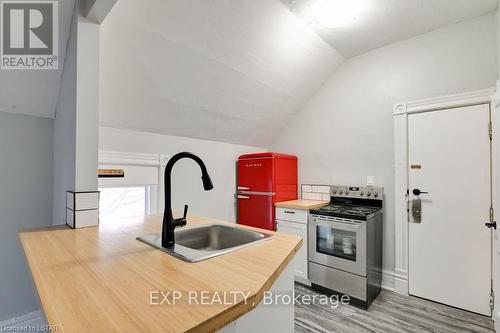 337 Boler Road, London, ON - Indoor Photo Showing Kitchen