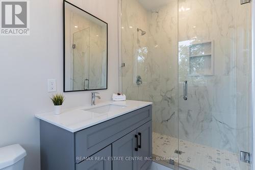 1 West Avenue, Hamilton (Winona), ON - Indoor Photo Showing Bathroom