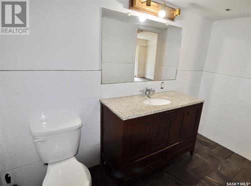 205 537 4Th Avenue N, Saskatoon, SK - Indoor Photo Showing Bathroom