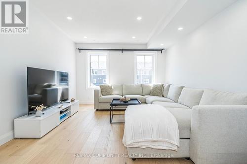 13 - 2500 Hill Rise Court, Oshawa, ON - Indoor Photo Showing Living Room