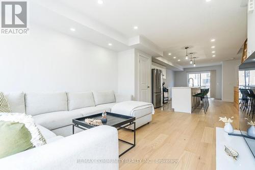 13 - 2500 Hill Rise Court, Oshawa, ON - Indoor Photo Showing Living Room