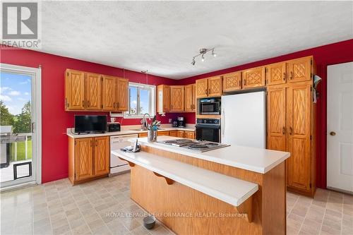 20474 Concession 8 Road, South Glengarry (724 - South Glengarry (Lancaster) Twp), ON - Indoor Photo Showing Kitchen With Double Sink