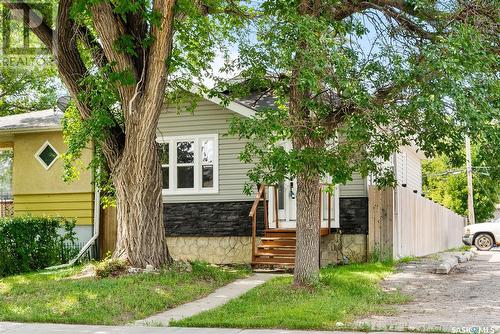 2026 Atkinson Street, Regina, SK - Outdoor