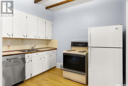 2026 Atkinson Street, Regina, SK - Indoor Photo Showing Kitchen With Double Sink