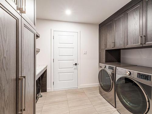 Salle de lavage - 207 Rue Des Pins, Roxton Falls, QC - Indoor Photo Showing Laundry Room