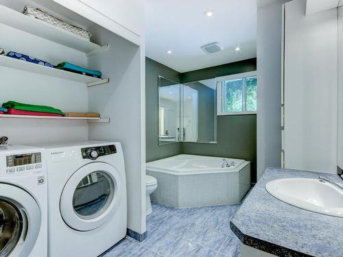 Salle de bains - 2048 Rue Montarville, Saint-Bruno-De-Montarville, QC - Indoor Photo Showing Laundry Room