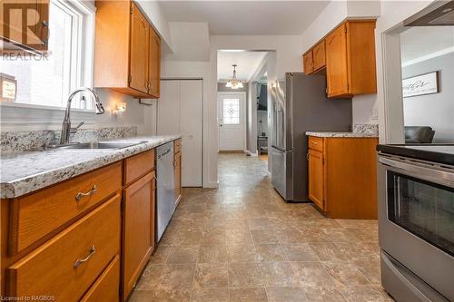 298 13Th Street W, Owen Sound, ON - Indoor Photo Showing Kitchen