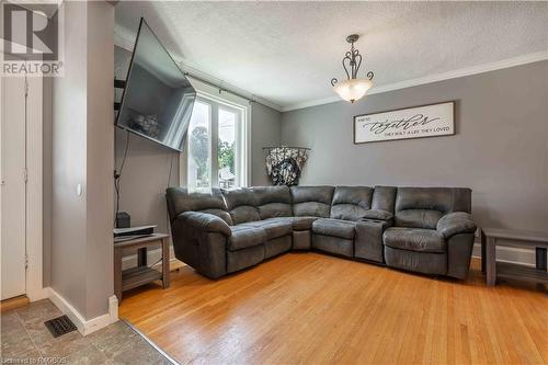 298 13Th Street W, Owen Sound, ON - Indoor Photo Showing Living Room