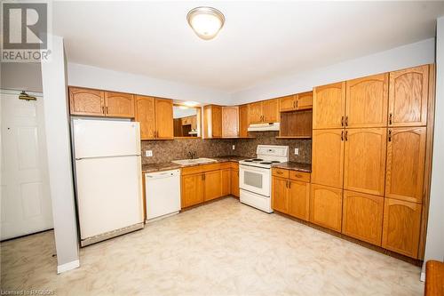 440 Durham Street W Unit# 302, Mount Forest, ON - Indoor Photo Showing Kitchen