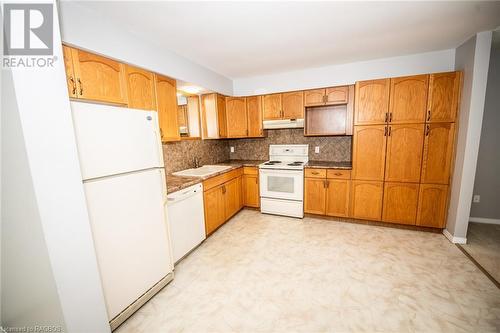 440 Durham Street W Unit# 302, Mount Forest, ON - Indoor Photo Showing Kitchen