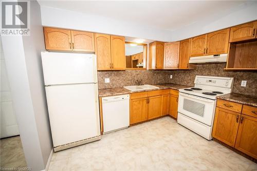 440 Durham Street W Unit# 302, Mount Forest, ON - Indoor Photo Showing Kitchen