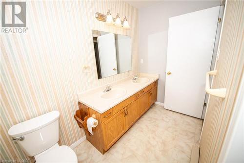 440 Durham Street W Unit# 302, Mount Forest, ON - Indoor Photo Showing Bathroom