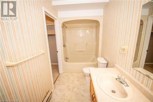 440 Durham Street W Unit# 302, Mount Forest, ON - Indoor Photo Showing Bathroom