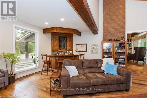 855 Highway 17 E, Bonfield, ON - Indoor Photo Showing Living Room