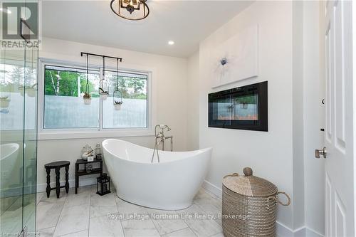 855 Highway 17 E, Bonfield, ON - Indoor Photo Showing Bathroom