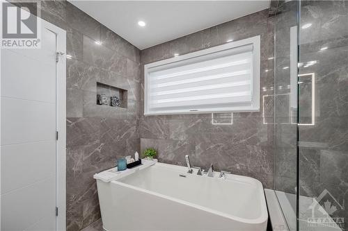 232 Condado Crescent, Stittsville, ON - Indoor Photo Showing Bathroom