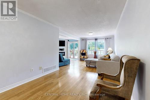 2949 Gulfstream Way, Mississauga (Meadowvale), ON - Indoor Photo Showing Living Room