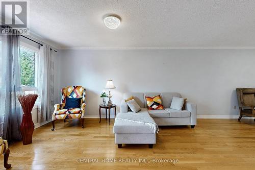 2949 Gulfstream Way, Mississauga (Meadowvale), ON - Indoor Photo Showing Living Room