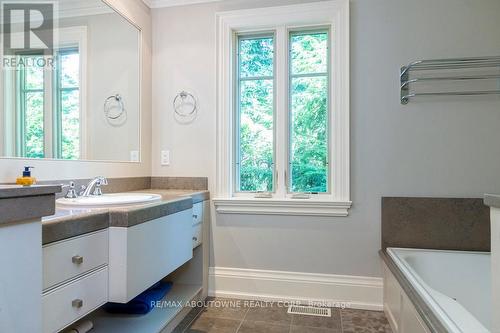 282 Dalewood Drive, Oakville (Eastlake), ON - Indoor Photo Showing Bathroom