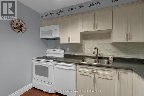 50 - 50 Carisbrooke Court, Brampton (Central Park), ON - Indoor Photo Showing Kitchen With Double Sink