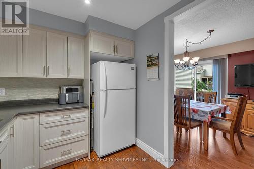 50 - 50 Carisbrooke Court, Brampton (Central Park), ON - Indoor Photo Showing Kitchen