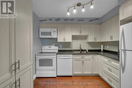 50 - 50 Carisbrooke Court, Brampton (Central Park), ON - Indoor Photo Showing Kitchen With Double Sink