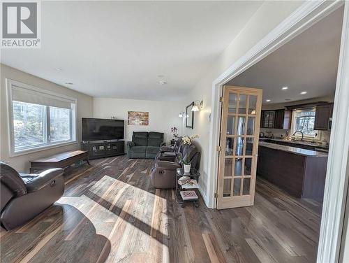 90 Timberland Drive, Bathurst, NB - Indoor Photo Showing Living Room